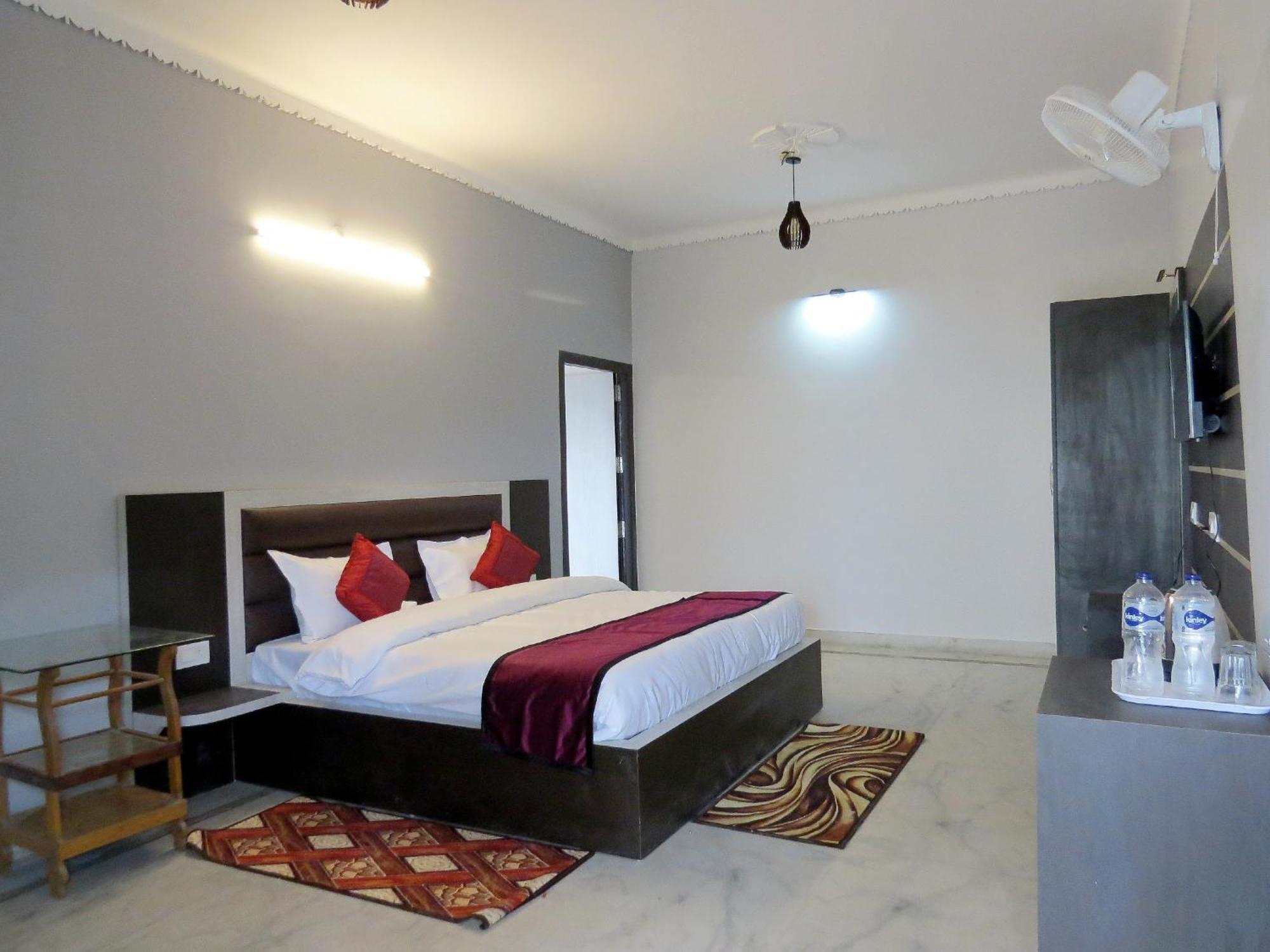 Hotel Haya Palace Nainital Kültér fotó