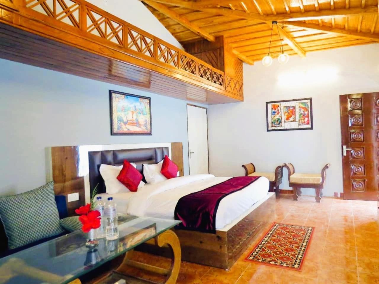 Hotel Haya Palace Nainital Kültér fotó