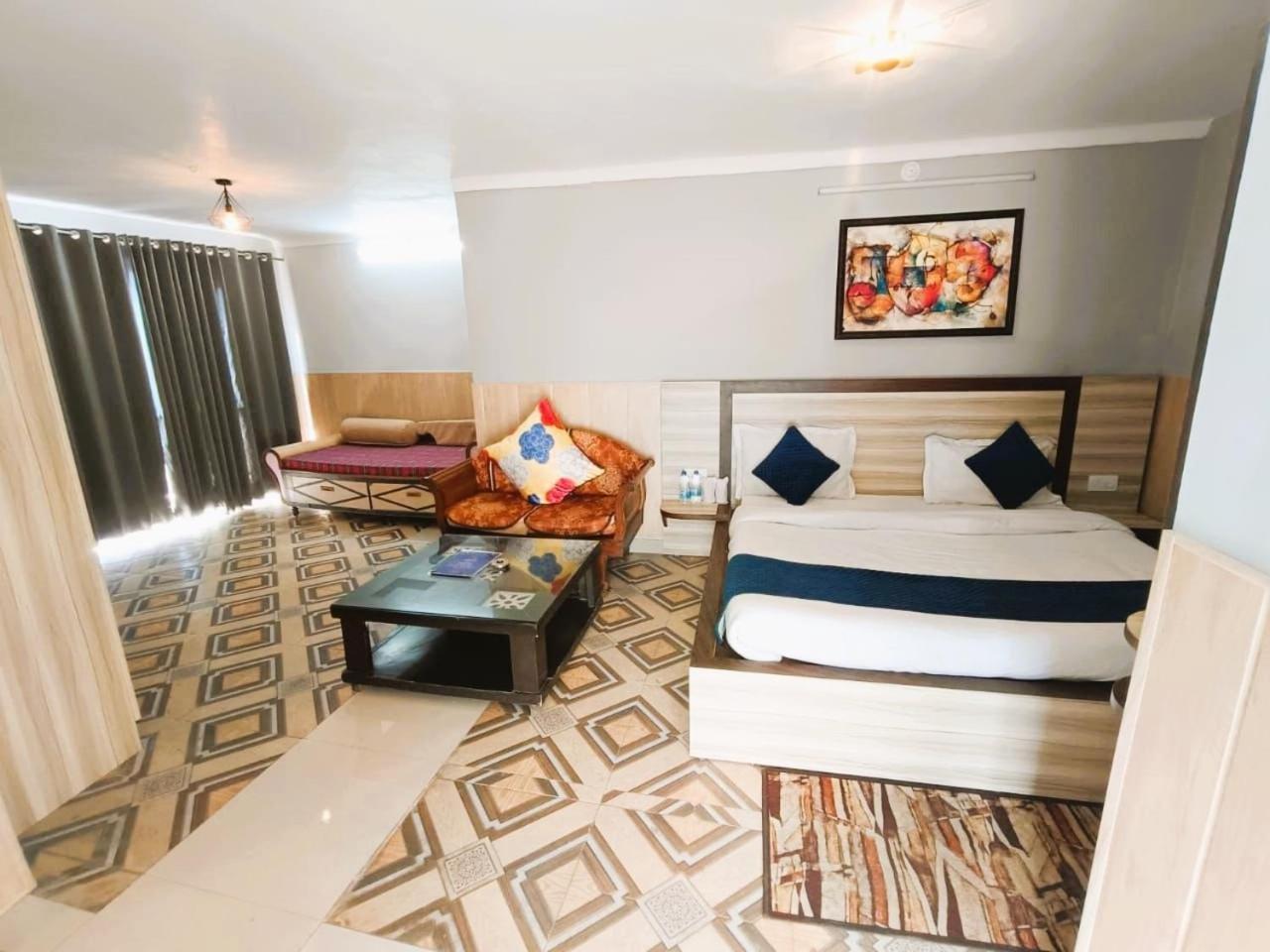 Hotel Haya Palace Nainital Kültér fotó