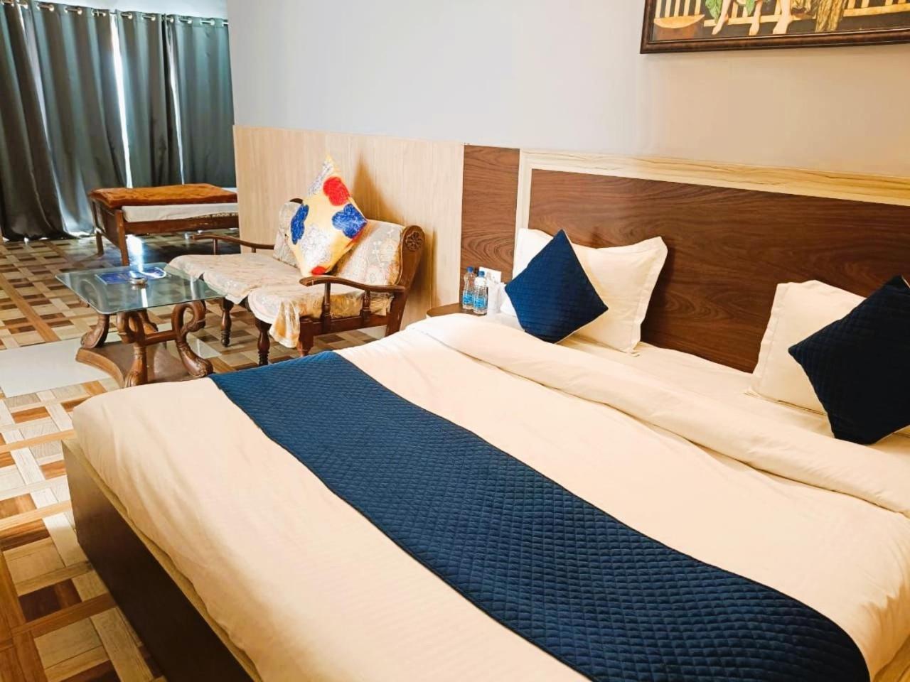 Hotel Haya Palace Nainital Kültér fotó