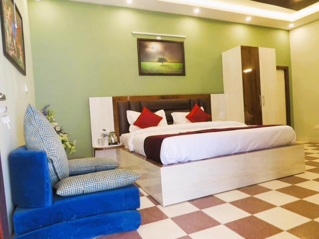 Hotel Haya Palace Nainital Kültér fotó