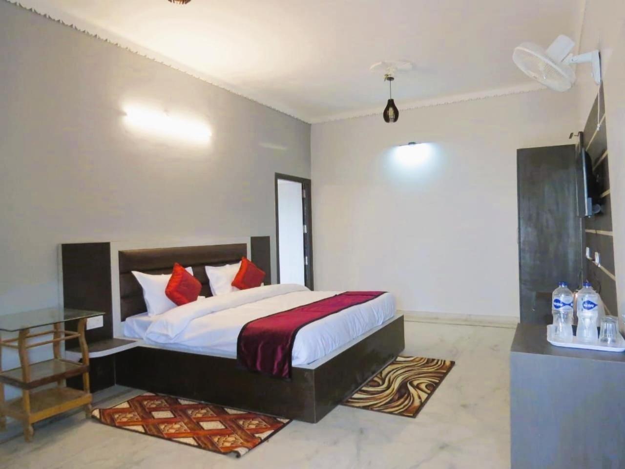 Hotel Haya Palace Nainital Kültér fotó