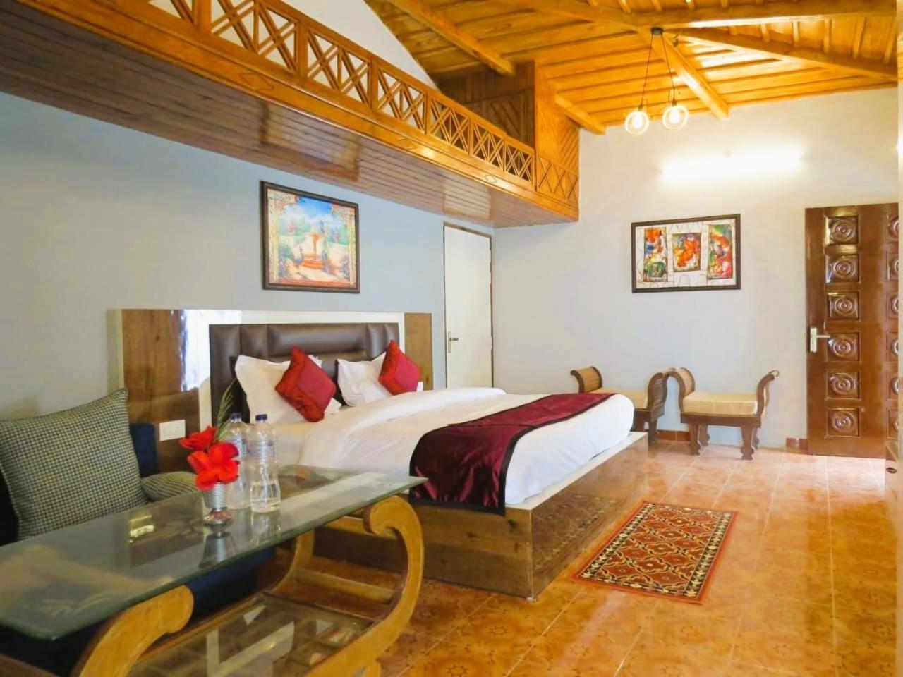 Hotel Haya Palace Nainital Kültér fotó