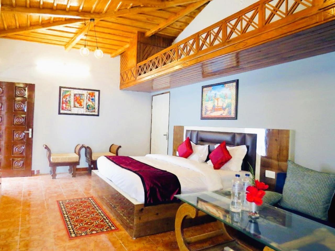 Hotel Haya Palace Nainital Kültér fotó