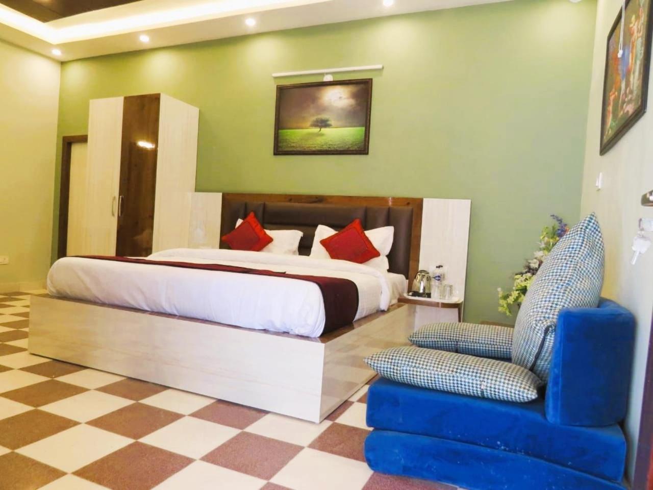 Hotel Haya Palace Nainital Kültér fotó